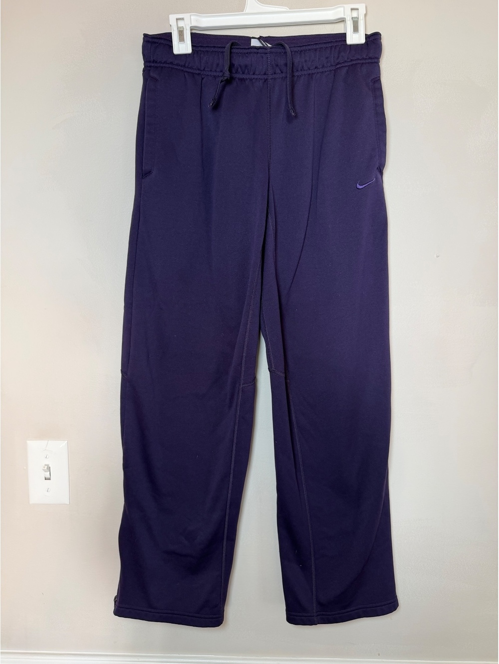 Nike Therma-Fit Women's Medium Purple Athletic Track Pants with Zippered Ankles
